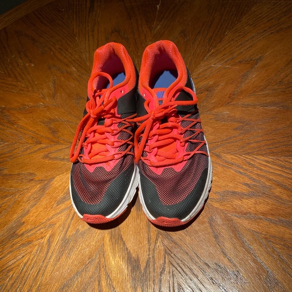 Black and pink Nike running shoes - Picture 2 of 2